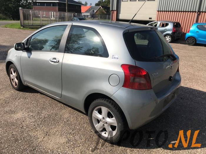 Toyota Yaris II 1.3 16V VVT-i Sloopvoertuig (2007, Grijs)