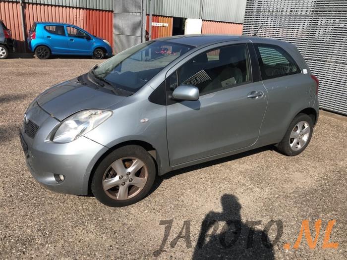 Toyota Yaris II 1.3 16V VVT-i Sloopvoertuig (2007, Grijs)