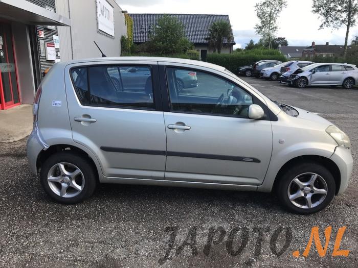 Daihatsu Sirion 2 1.3 16V DVVT Sloopvoertuig (2005, Beige)