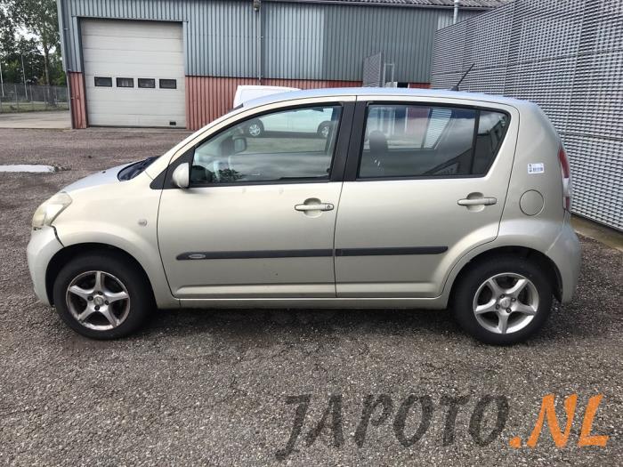 Daihatsu Sirion 2 1.3 16V DVVT Sloopvoertuig (2005, Beige)