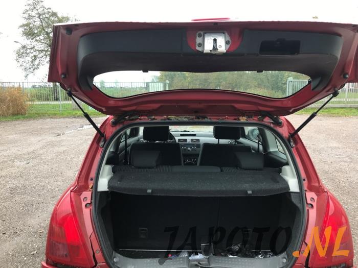 Suzuki Swift 1.3 VVT 16V Sloopvoertuig (2005, Rood)