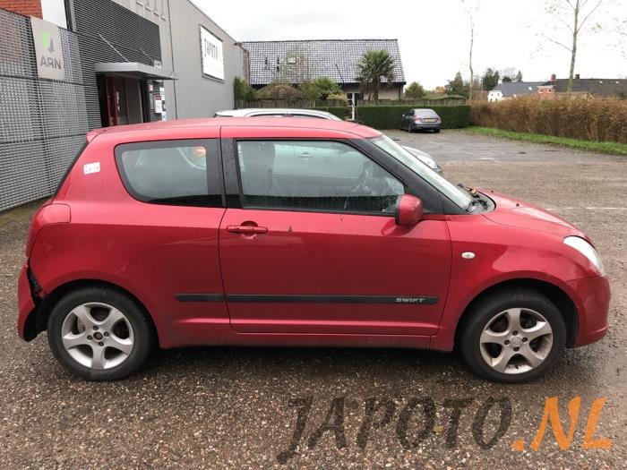 Suzuki Swift 1.3 VVT 16V Sloopvoertuig (2005, Rood)