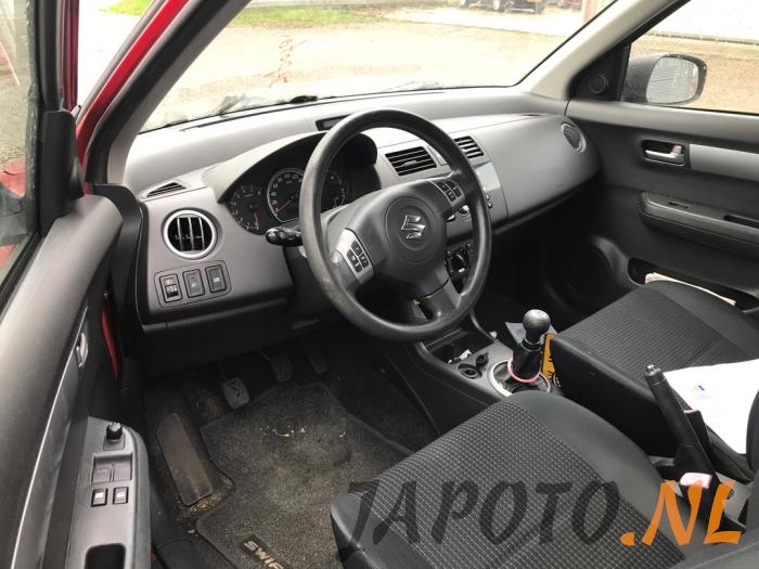 Suzuki Swift 1.3 VVT 16V Sloopvoertuig (2005, Rood)