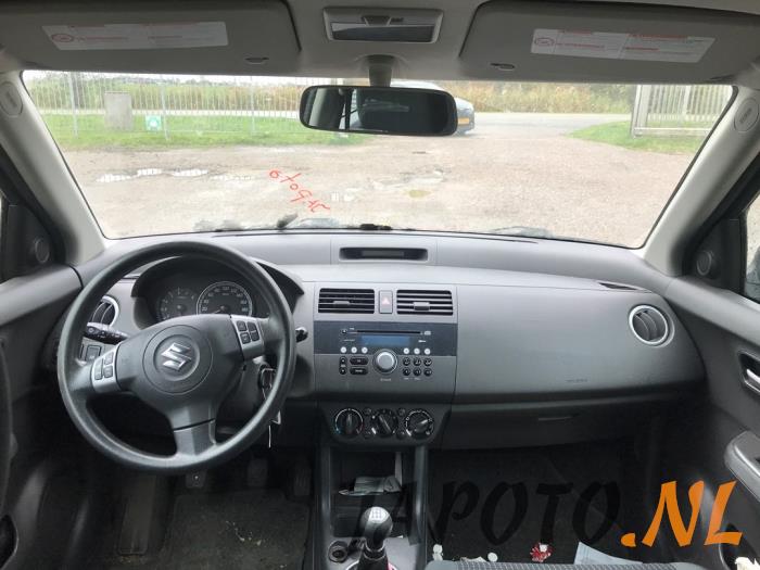 Suzuki Swift 1.3 VVT 16V Sloopvoertuig (2005, Rood)