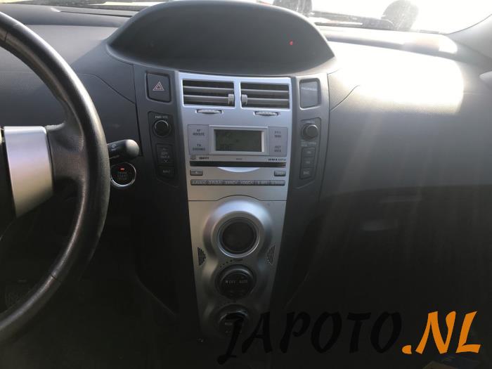 Toyota Yaris II 1.3 16V VVT-i Sloopvoertuig (2006, Grijs)