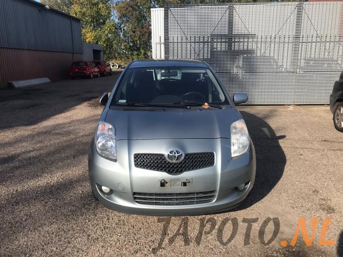 Toyota Yaris II 1.3 16V VVT-i Sloopvoertuig (2006, Grijs)