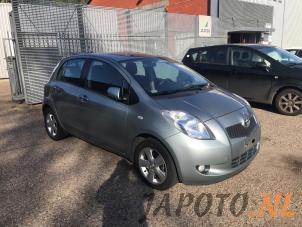 Toyota Yaris II 1.3 16V VVT-i Sloopvoertuig (2006, Grijs)
