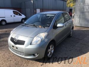 Toyota Yaris II 1.3 16V VVT-i Sloopvoertuig (2006, Grijs)