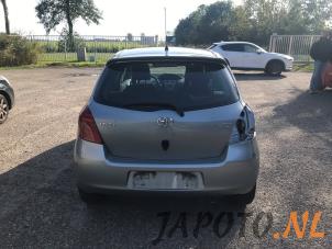 Toyota Yaris II 1.3 16V VVT-i Sloopvoertuig (2006, Grijs)