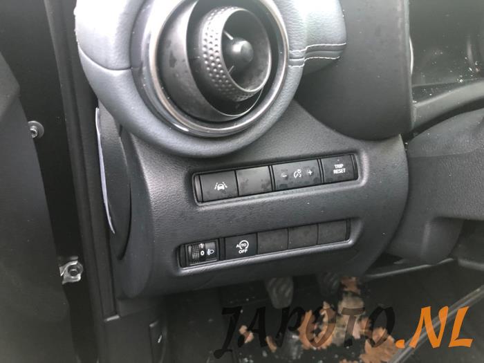 Nissan Juke 1.0 DIG-T 12V Sloopvoertuig (2021, Zwart)