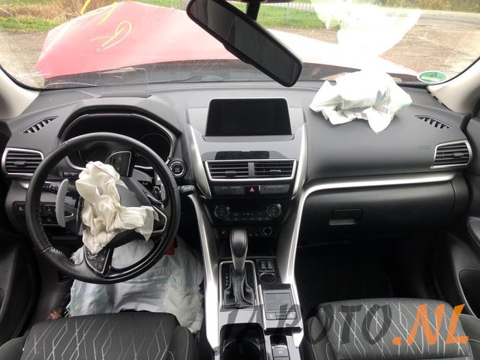 Mitsubishi Eclipse Cross 1.5 Turbo 16V 2WD Sloopvoertuig (2019, Donker, Rood)