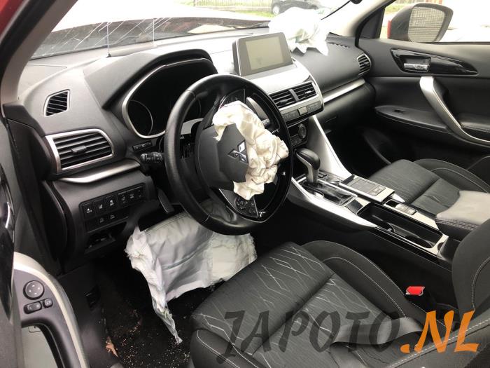 Mitsubishi Eclipse Cross 1.5 Turbo 16V 2WD Sloopvoertuig (2019, Donker, Rood)