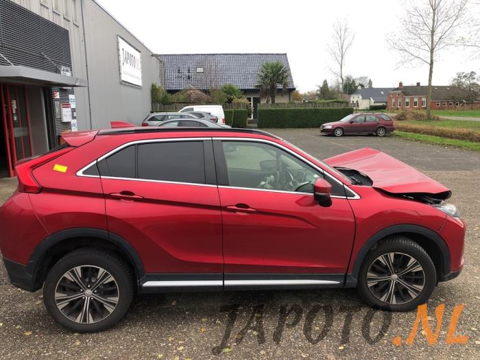 Mitsubishi Eclipse Cross 1.5 Turbo 16V 2WD Sloopvoertuig (2019, Donker, Rood)
