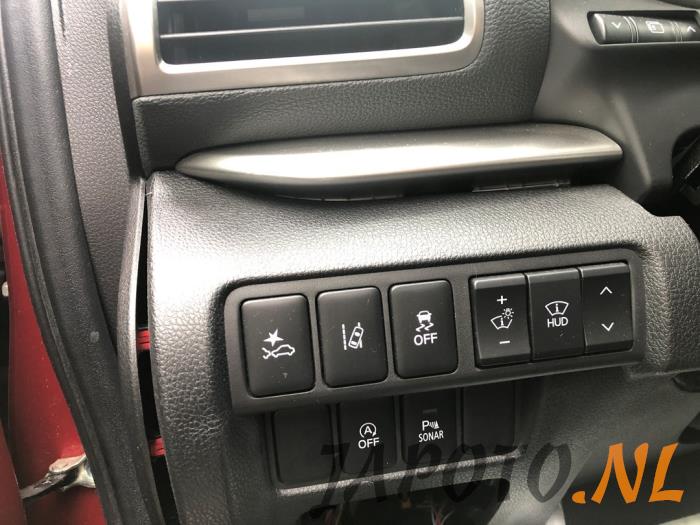 Mitsubishi Eclipse Cross 1.5 Turbo 16V 2WD Sloopvoertuig (2019, Donker, Rood)