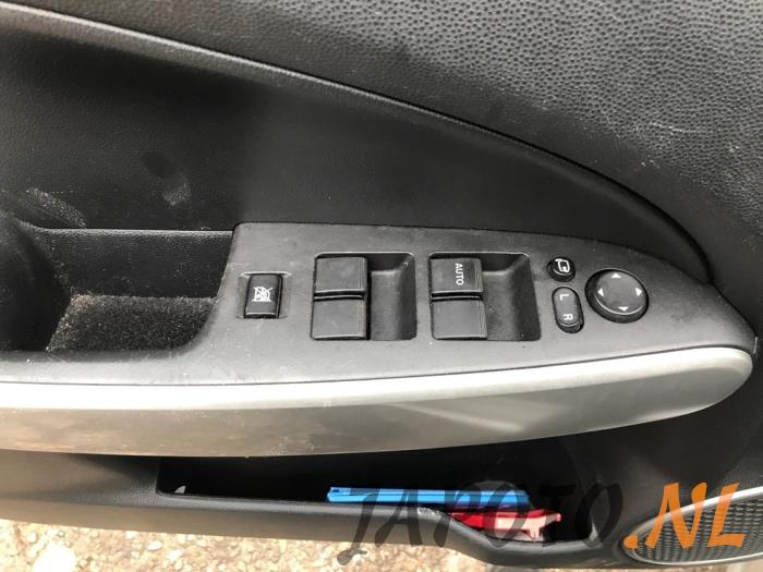 Mazda 2 1.5 16V S-VT Sloopvoertuig (2007, Metallic, Zilver)