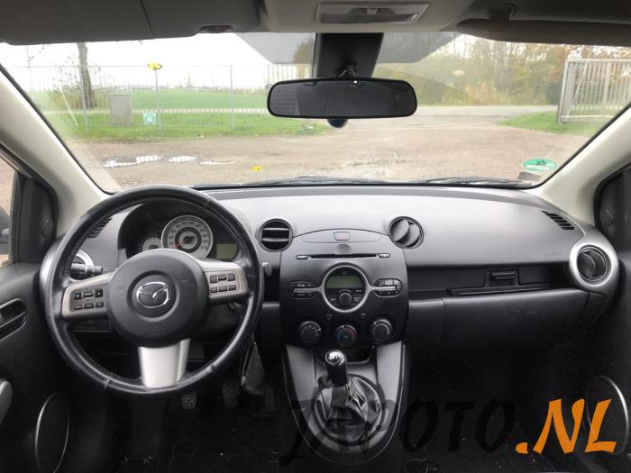 Mazda 2 1.5 16V S-VT Sloopvoertuig (2007, Metallic, Zilver)