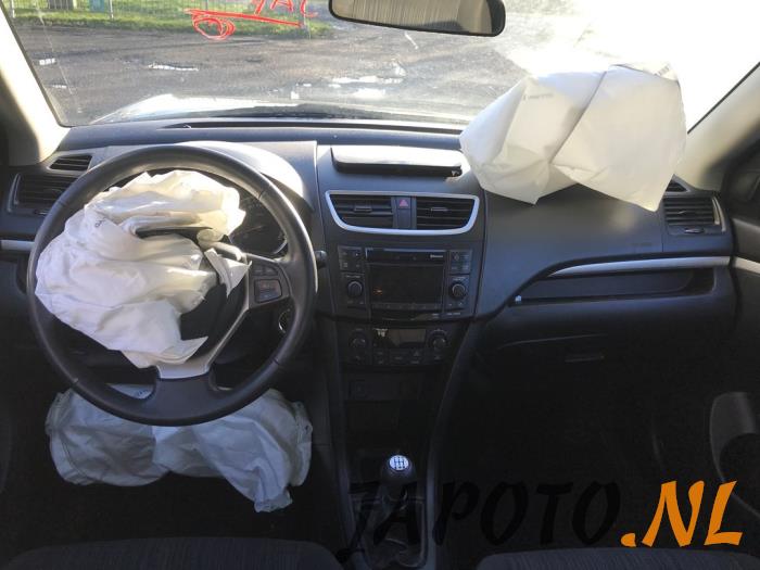 Suzuki Swift 1.2 16_ Sloopvoertuig (2014, Zwart)