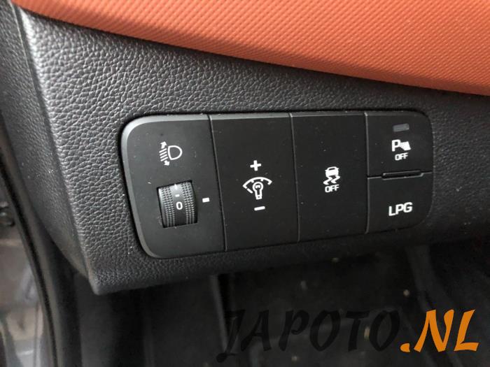 Hyundai i10 1.0 Bi-Fuel Sloopvoertuig (2016, Grijs)