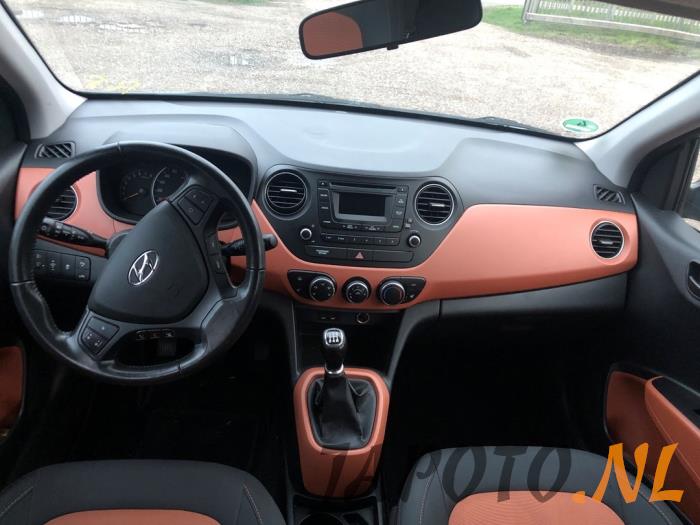 Hyundai i10 1.0 Bi-Fuel Sloopvoertuig (2016, Grijs)