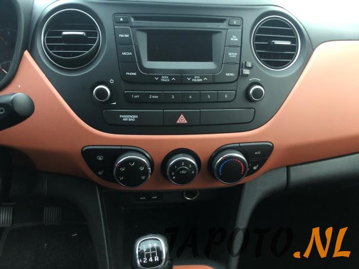 Hyundai i10 1.0 Bi-Fuel Sloopvoertuig (2016, Grijs)