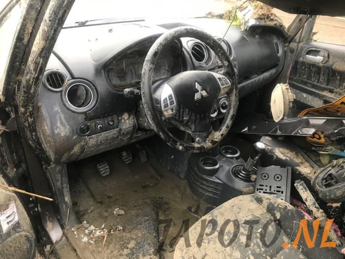 Mitsubishi Colt 1.3 16V Sloopvoertuig (2012, Bruin)