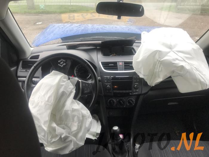 Suzuki Swift 1.2 16_ Sloopvoertuig (2015, Blauw)