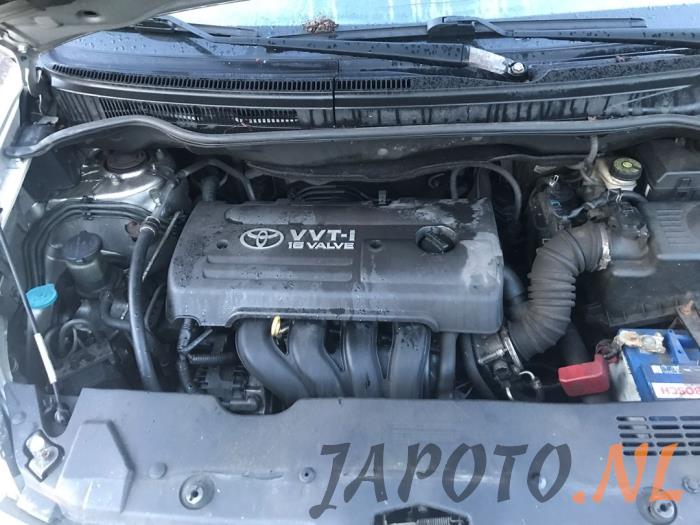 Toyota Corolla Verso 1.6 16V VVT-i Sloopvoertuig (2004, Grijs)