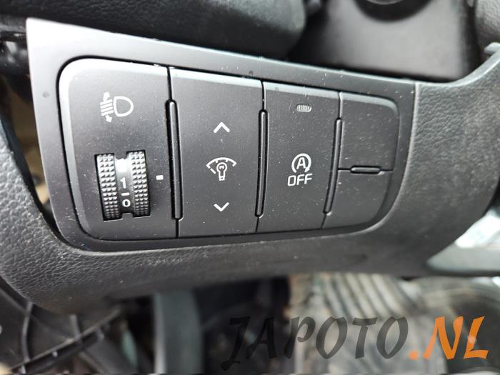 Kia Cee'd Sportswagon 1.6 CRDi 16V VGT Sloopvoertuig (2013, Bruin)