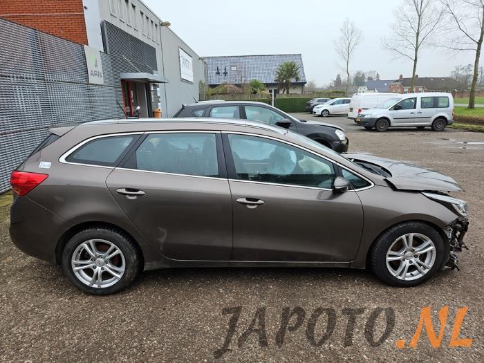 Kia Cee'd Sportswagon 1.6 CRDi 16V VGT Sloopvoertuig (2013, Bruin)