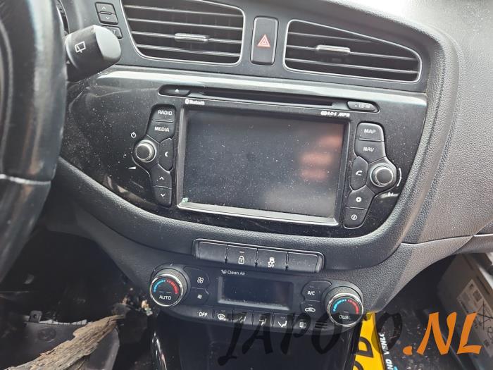 Kia Cee'd Sportswagon 1.6 CRDi 16V VGT Sloopvoertuig (2013, Bruin)