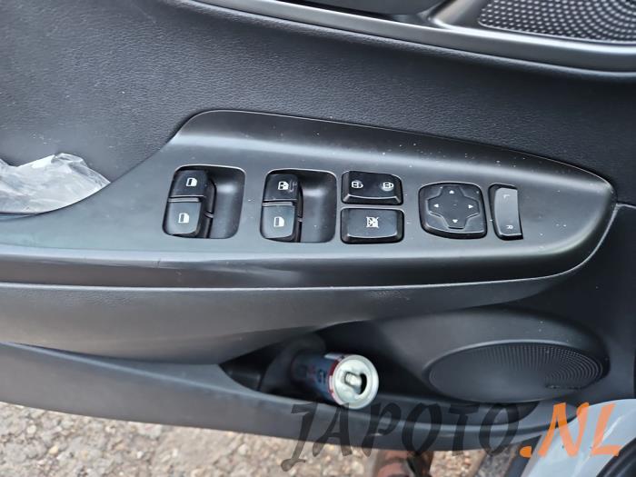 Hyundai Kona 64 kWh Sloopvoertuig (2020, Wit)