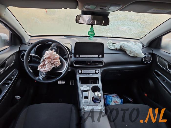 Hyundai Kona 64 kWh Sloopvoertuig (2020, Wit)