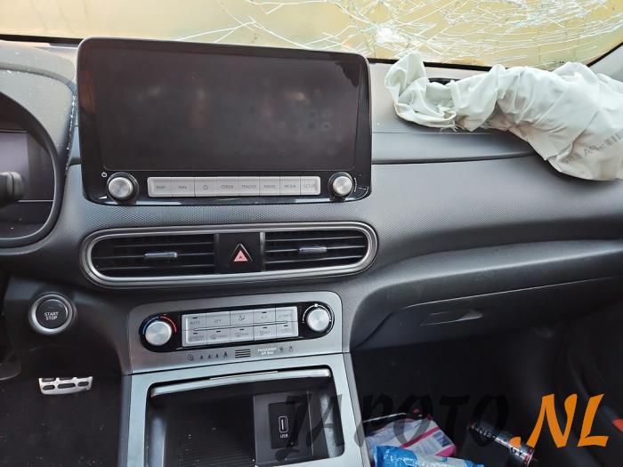 Hyundai Kona 64 kWh Sloopvoertuig (2020, Wit)