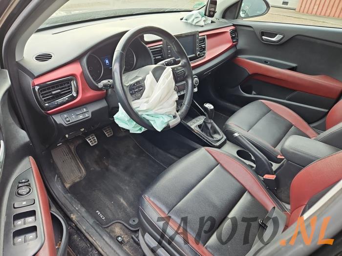 Kia Rio IV 1.0i T-GDi 120 12V Sloopvoertuig (2017, Metallic, Zwart)