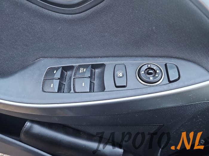 Hyundai i30 1.6 GDI Blue 16V Sloopvoertuig (2013, Zwart)