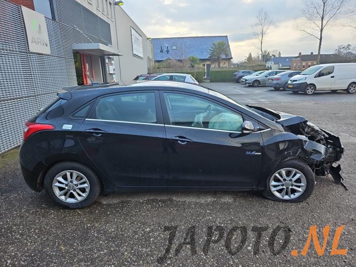 Hyundai i30 1.6 GDI Blue 16V Sloopvoertuig (2013, Zwart)