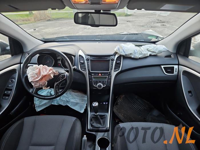 Hyundai i30 1.6 GDI Blue 16V Sloopvoertuig (2013, Zwart)