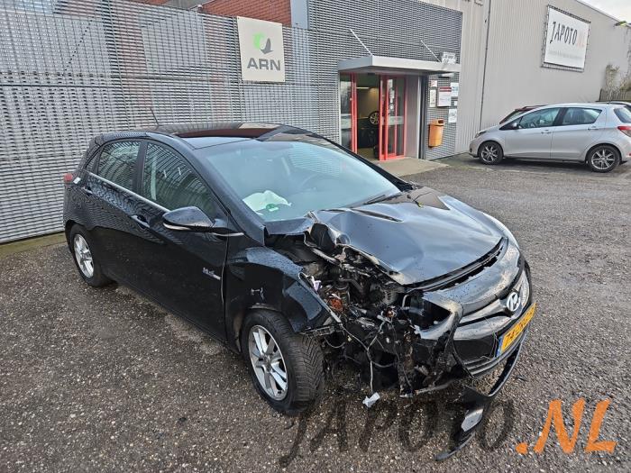 Hyundai i30 1.6 GDI Blue 16V Sloopvoertuig (2013, Zwart)
