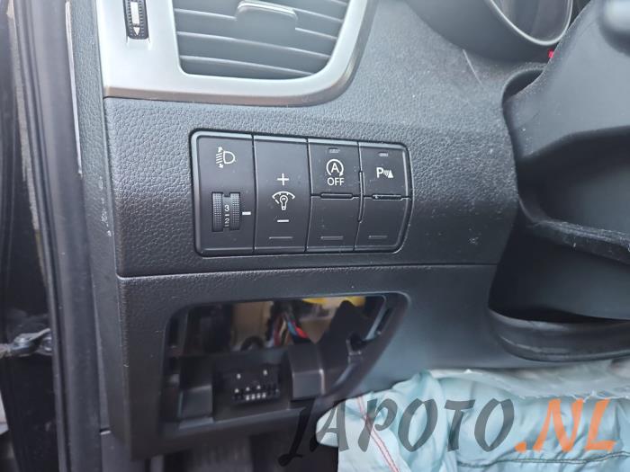 Hyundai i30 1.6 GDI Blue 16V Sloopvoertuig (2013, Zwart)