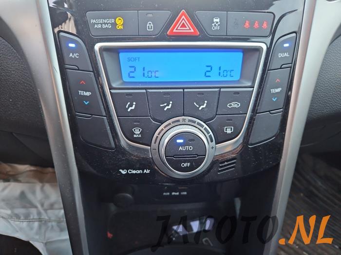 Hyundai i30 1.6 GDI Blue 16V Sloopvoertuig (2013, Zwart)