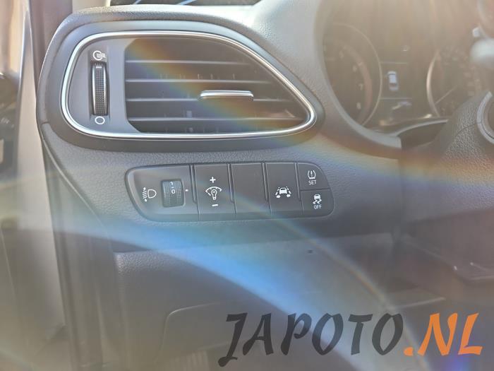 Hyundai I30 17- Sloopvoertuig (2018, Metallic, Wit)