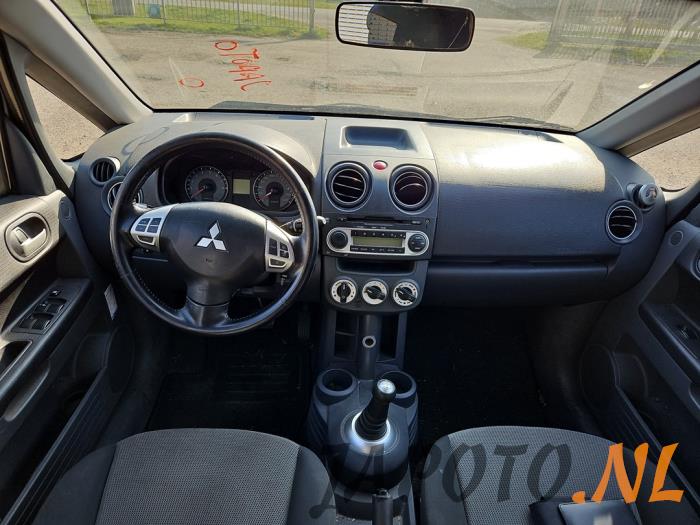 Mitsubishi Colt 1.3 16V Sloopvoertuig (2011, Grijs)