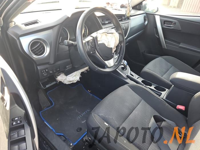 Toyota Auris 1.8 16V Hybrid Sloopvoertuig (2013, Staal)