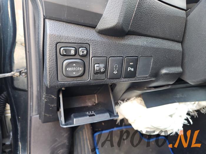 Toyota Auris 1.8 16V Hybrid Sloopvoertuig (2013, Staal)