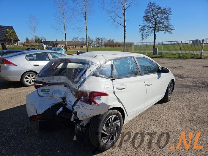 Hyundai i20 1.0 T-GDI 100 Mild Hybrid 48V 12V Sloopvoertuig (2023, Wit)