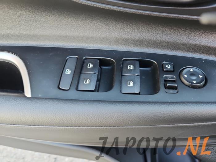 Hyundai i20 1.0 T-GDI 100 Mild Hybrid 48V 12V Sloopvoertuig (2023, Wit)