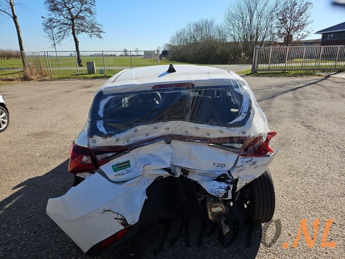 Hyundai i20 1.0 T-GDI 100 Mild Hybrid 48V 12V Sloopvoertuig (2023, Wit)