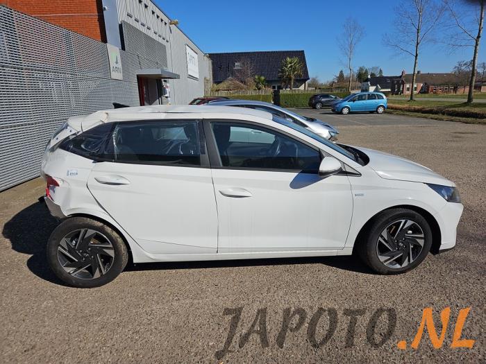 Hyundai i20 1.0 T-GDI 100 Mild Hybrid 48V 12V Sloopvoertuig (2023, Wit)