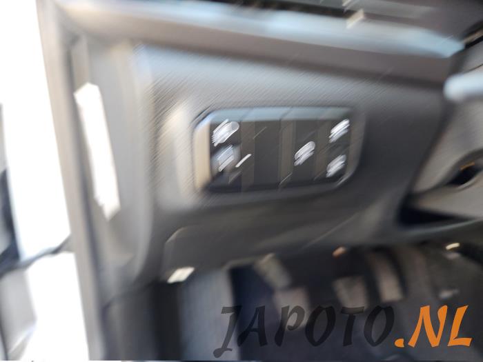 Hyundai i20 1.0 T-GDI 100 Mild Hybrid 48V 12V Sloopvoertuig (2023, Wit)