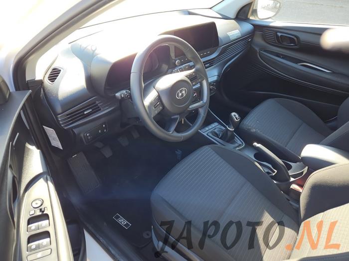 Hyundai i20 1.0 T-GDI 100 Mild Hybrid 48V 12V Sloopvoertuig (2023, Wit)